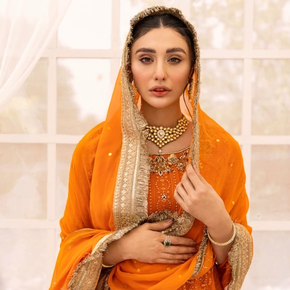 JAVERIA ZOA FORMAL PAKISTANI/INDIAN WEDDING WEAR - Picture 4 of 4